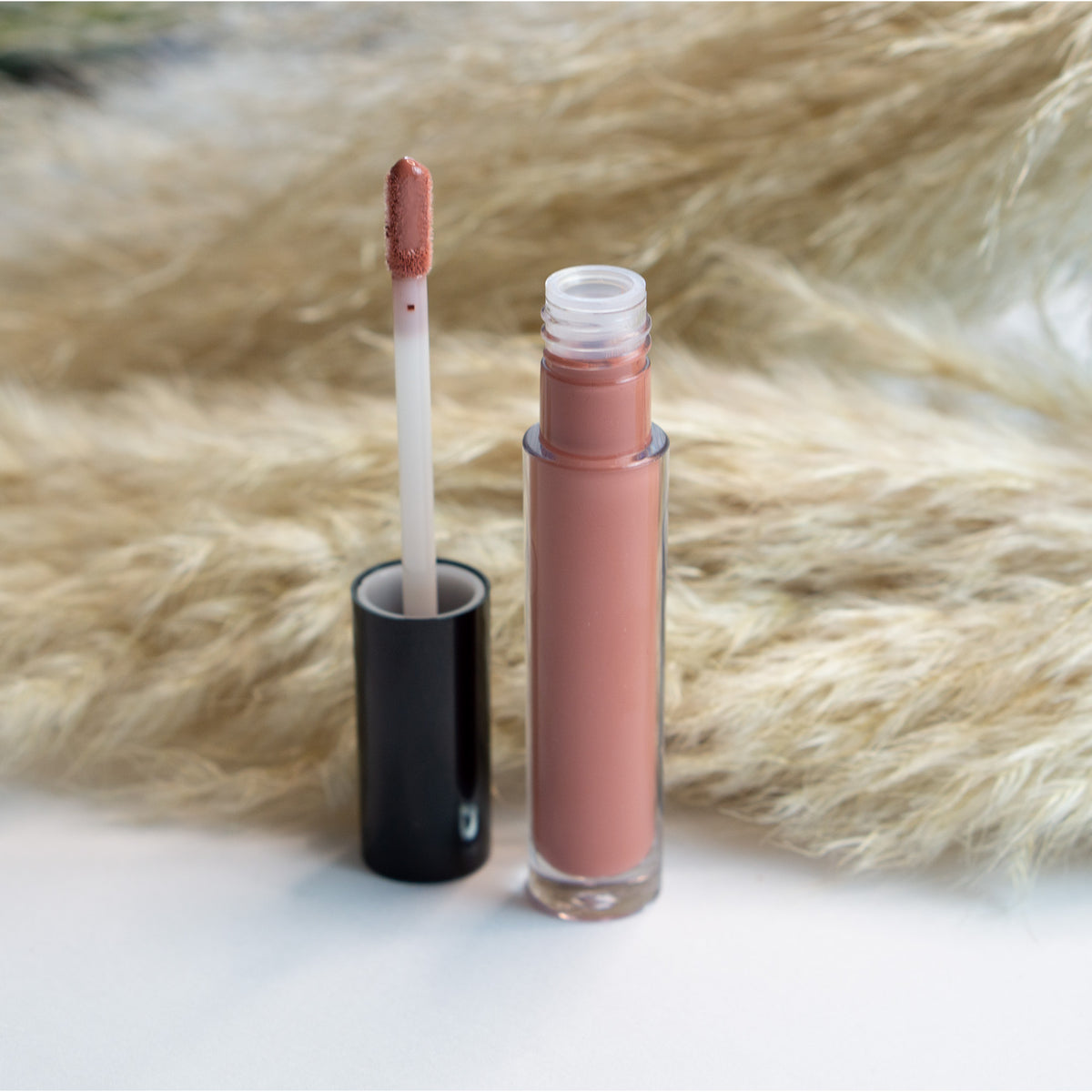 Liquid Lip Gloss – High Impact Shine & Fullness